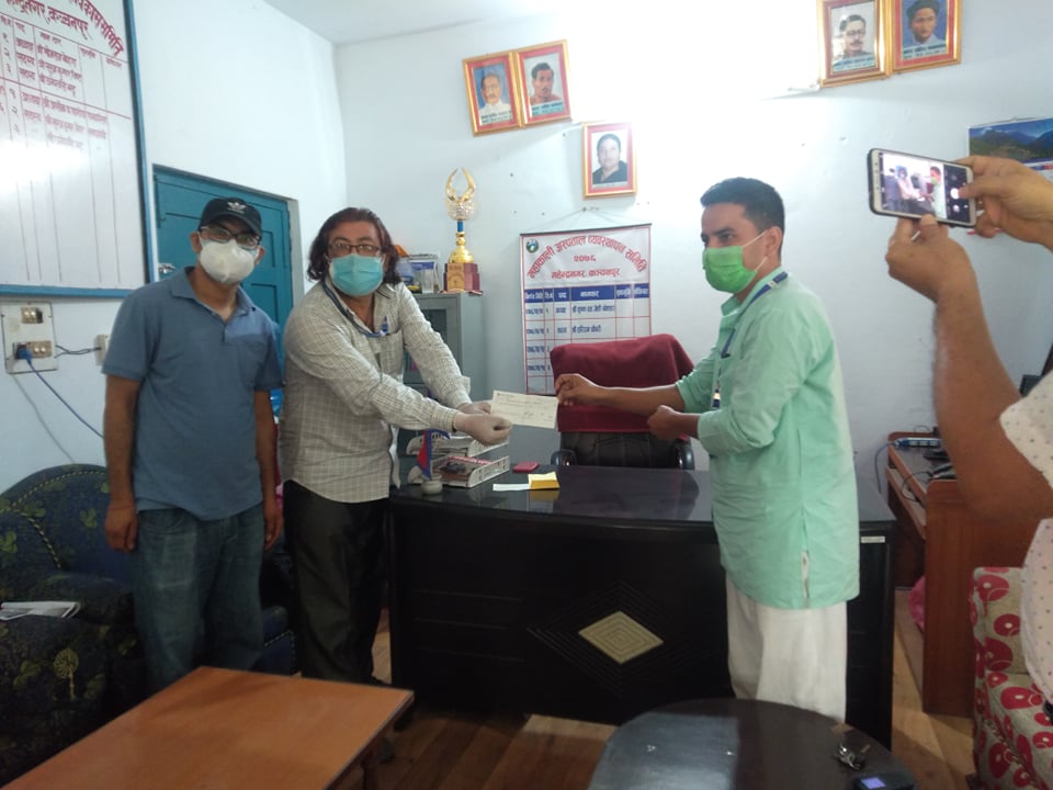 कञ्चनपुरको मेगा साकोसद्वारा महाकाली अञ्चल अस्पताललाई आर्थिक सहयोग
