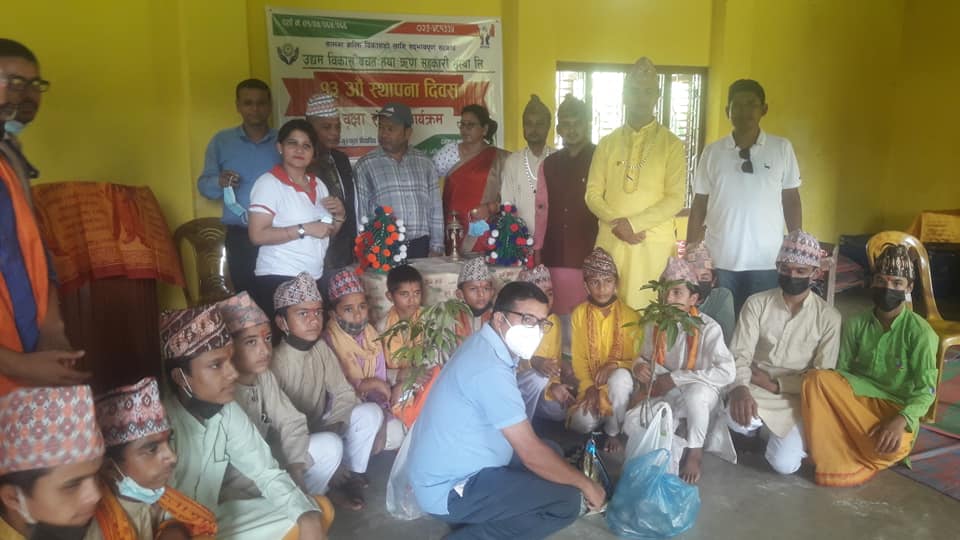 गुरुकुल विधापीठमा उद्यम विकासको खाद्यान्न सहयोग तथा वृक्षारोपण