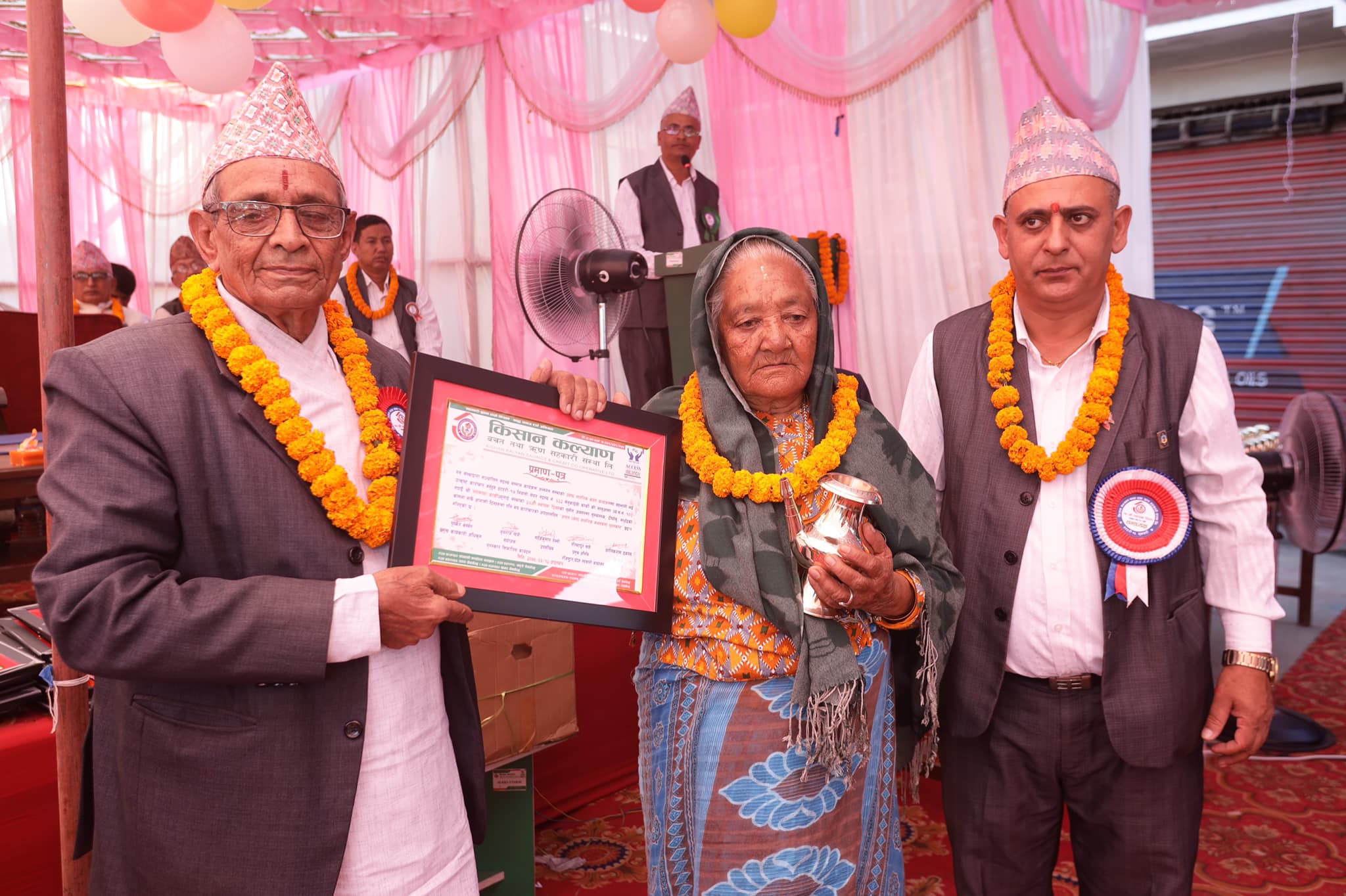 स्थापना दिवसका अवसरमा किसान कल्याण साकोसका सय सदस्य सम्मानित