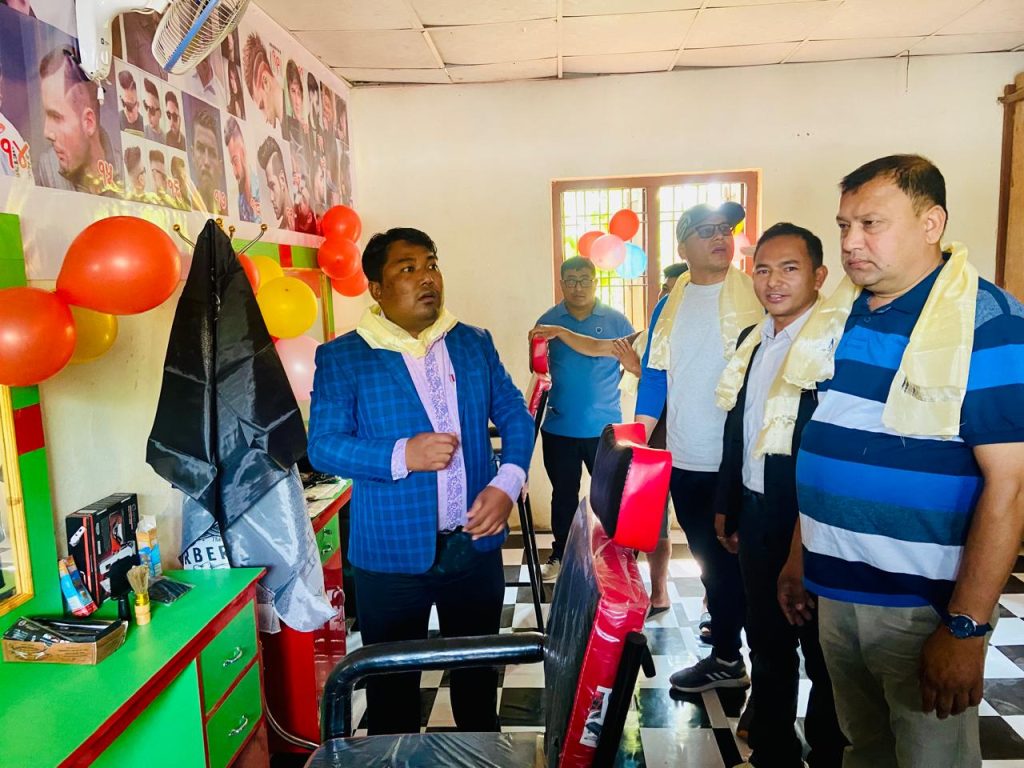 सिन्धुली एकता साकोसको आयोजनामा ३ महिने निःशुल्क हेयर कटिङ तालिम सुरु