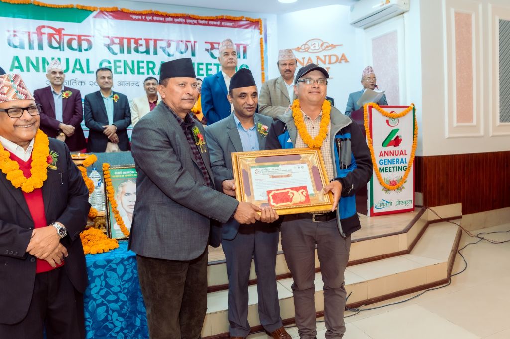 पत्रकार माधव खड्का दुई संघबाट पुरस्कृत