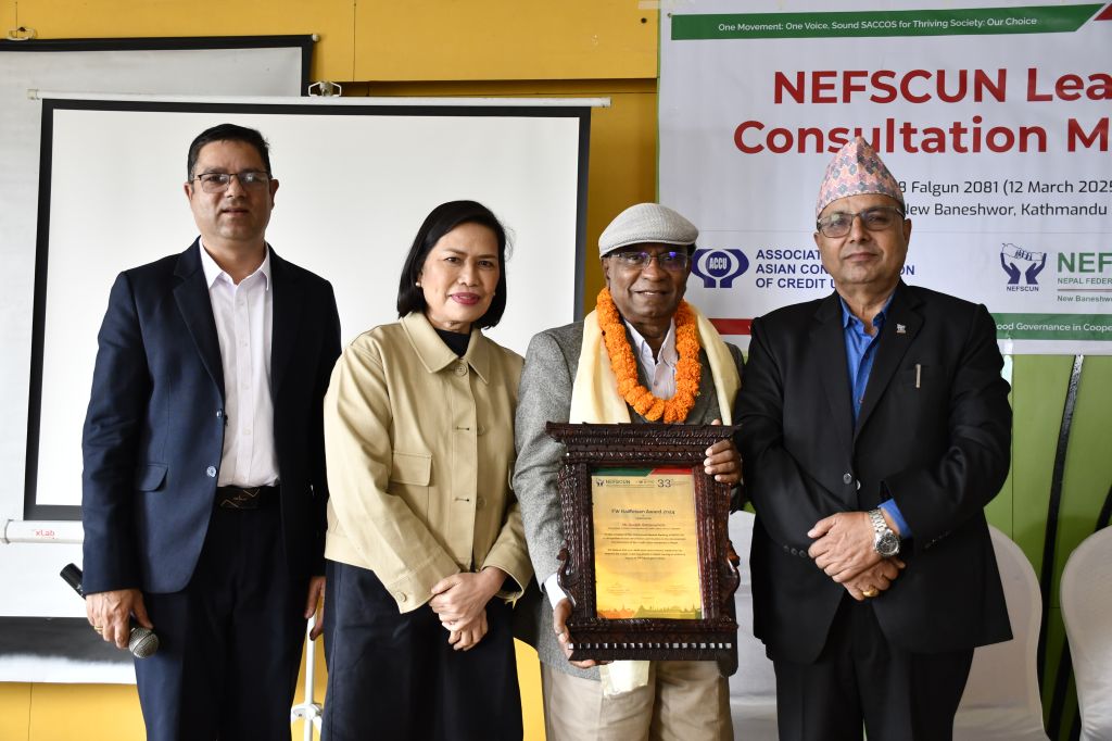 अकूका प्रमुख प्राविधिक अधिकृत हिताराचीलाई एफ डब्लु राईफाइसन अवार्ड हस्तान्तरण