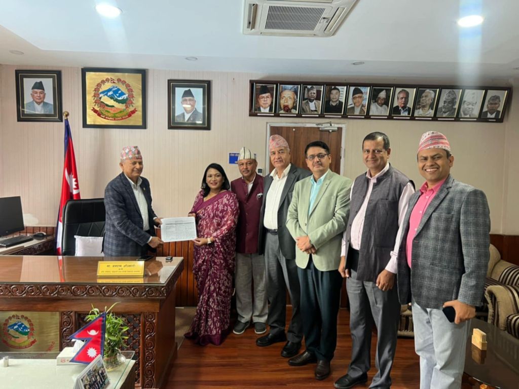 प्राधिकरणद्वारा जारी सहकारी मापदण्ड संशोधनको माग गर्दै कार्यदलले बुझायो सहकारीमन्त्रीलाई ज्ञापनपत्र 